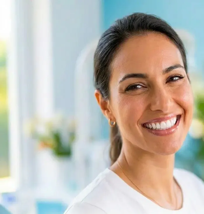 Sorriso natural transformado com facetas dentárias na Lusocare Montijo